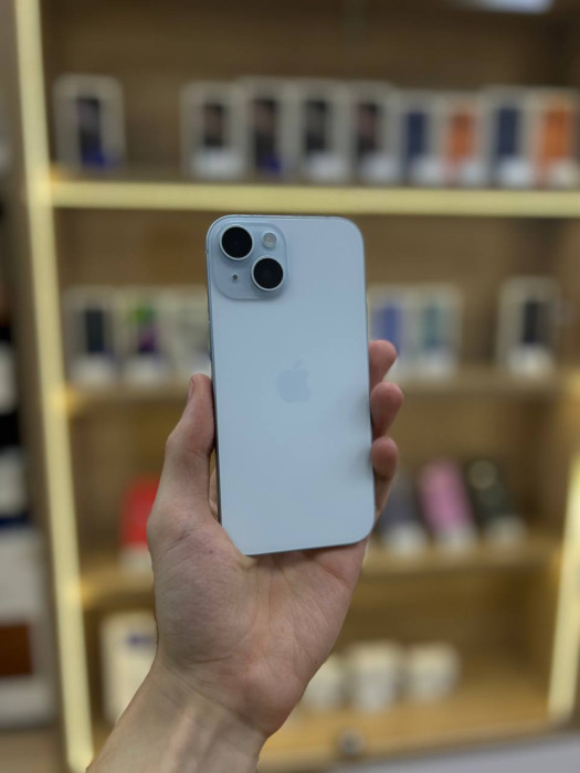 Б/у Смартфон Apple iPhone 15 256GB Голубой (Blue) nano SIM + eSIM